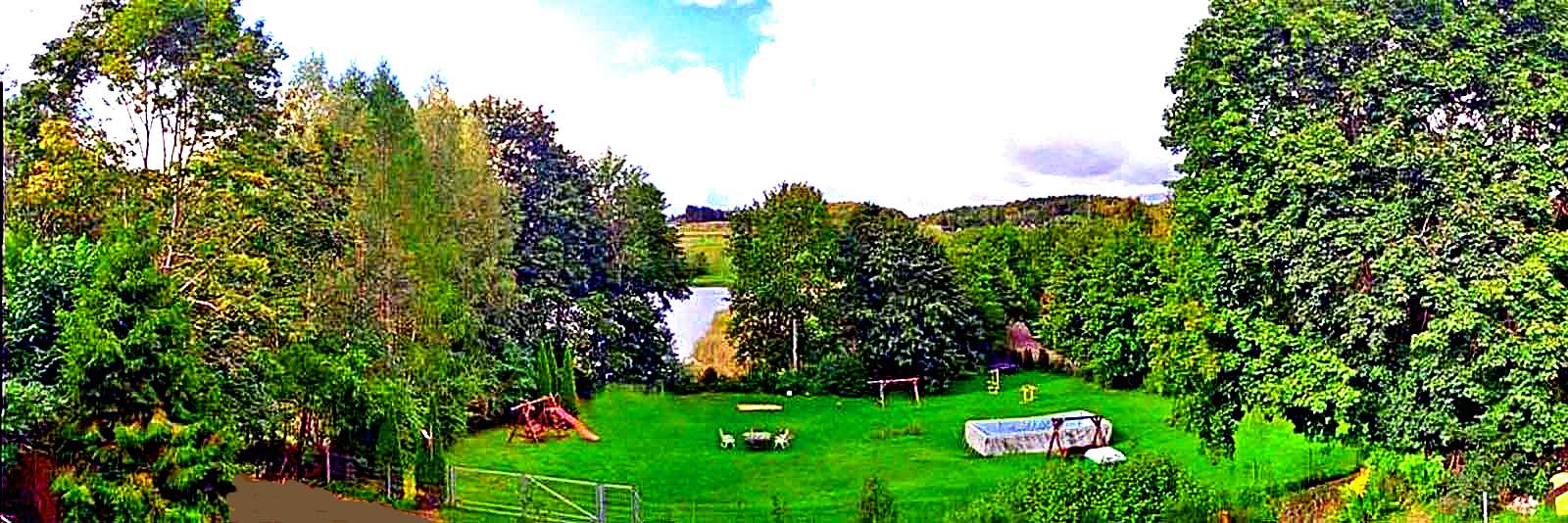 Park z atrakcjami nad jeziorem